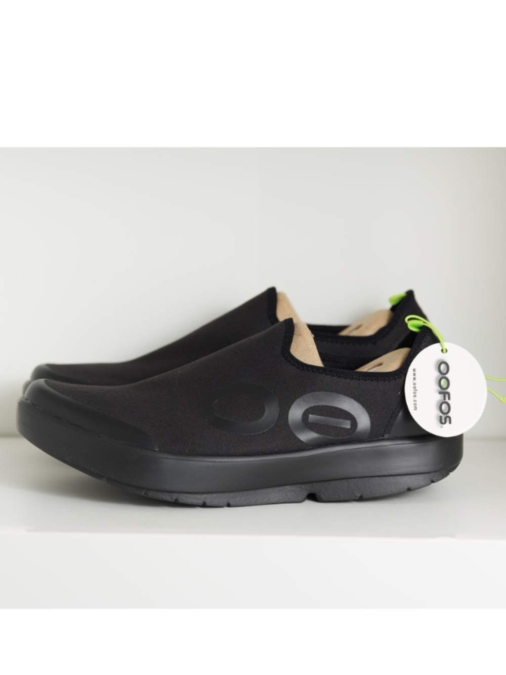 $149 Oofos Mens Oomg eeZee Low Black Comfort Recovery Slip On Shoes US 11 - Picture 2 of 7